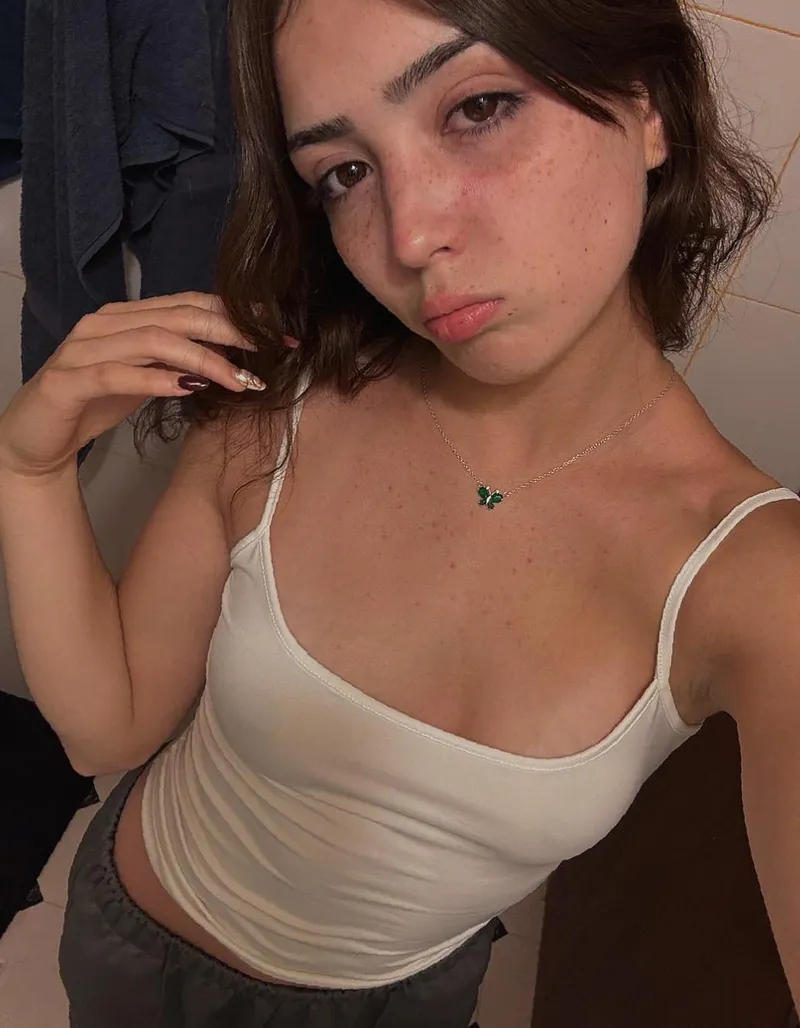 Thumbnail Ultimate Guide on What to Wear Under Crop Tops Revealed