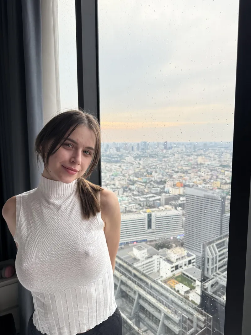 Thumbnail Justacutienere's Joy of Enjoying the View with Pokies