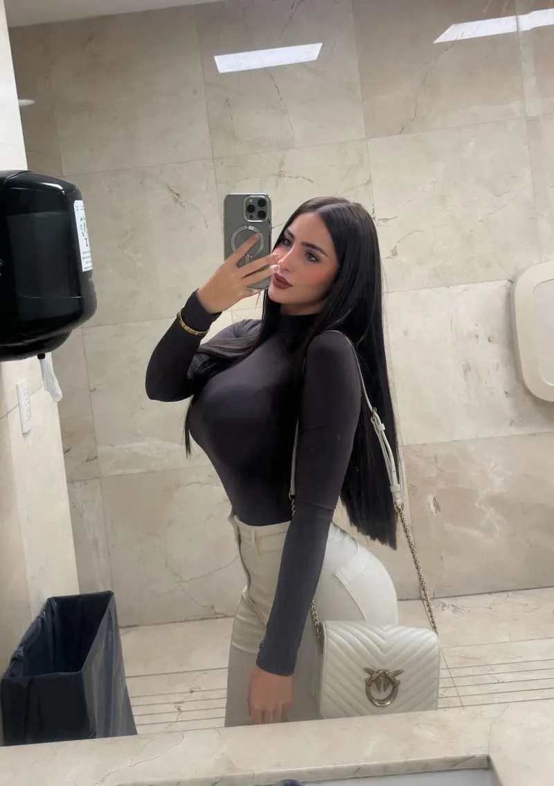 Thumbnail Bathroom Selfie by PremiumGear