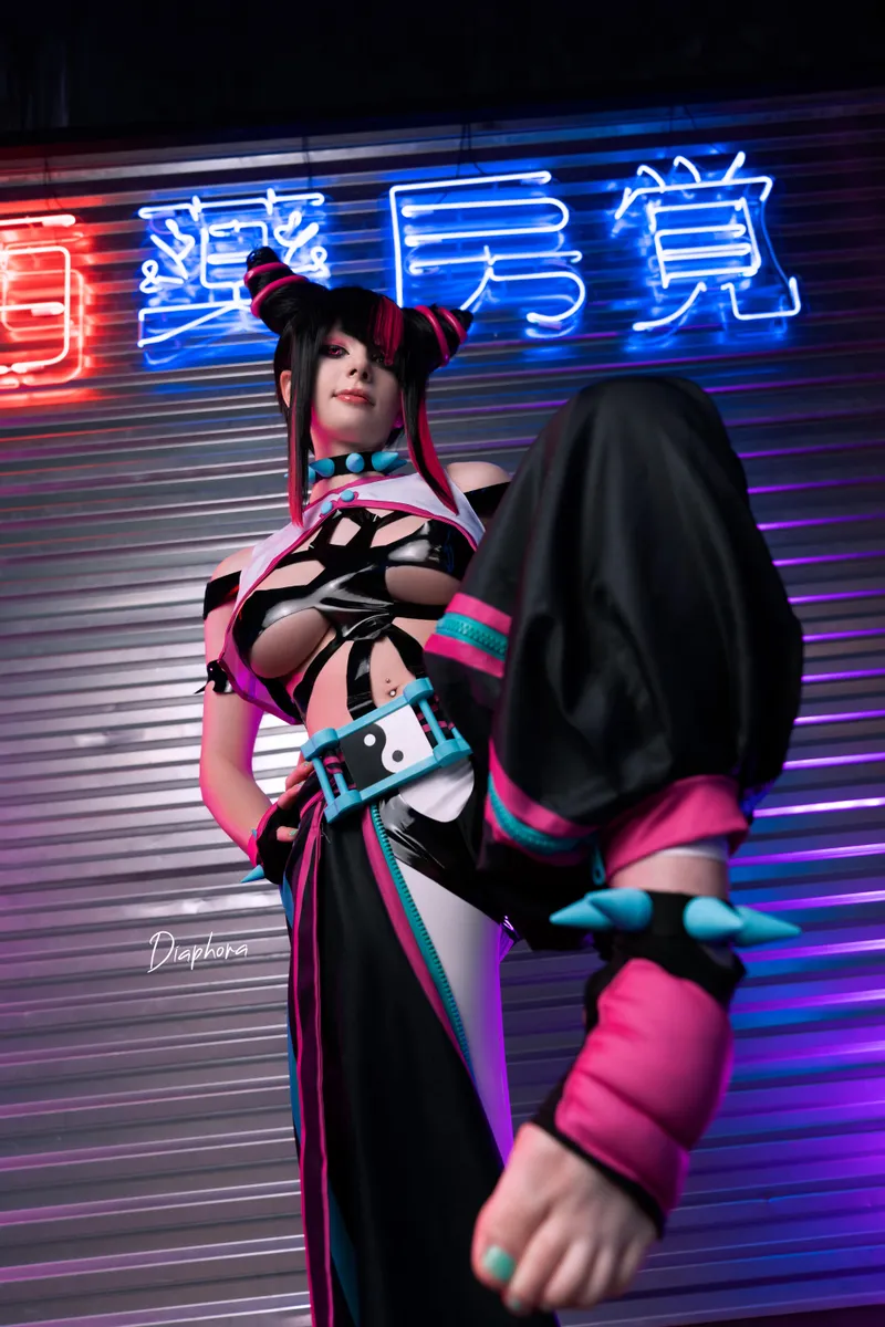 Thumbnail Juri Han's Cosplay Masterfully Done by diaphora