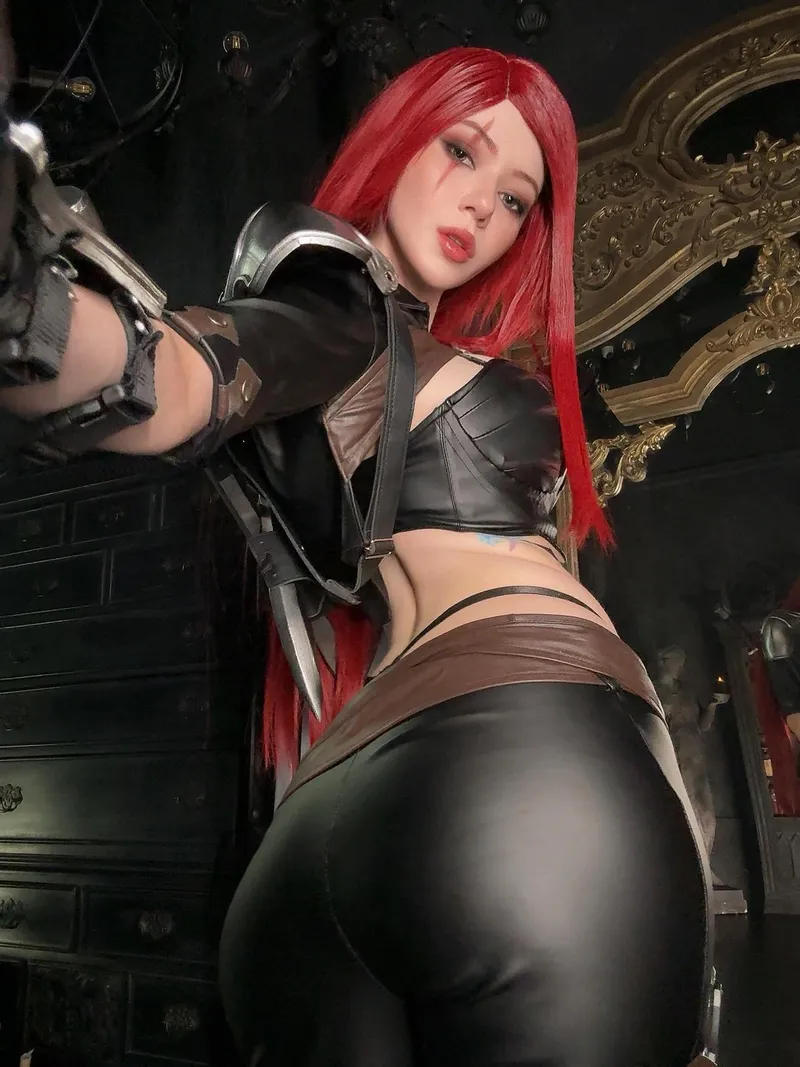 Thumbnail Katarina from League of Legends Cosplay by Alina Becker - A Stunning Transformation