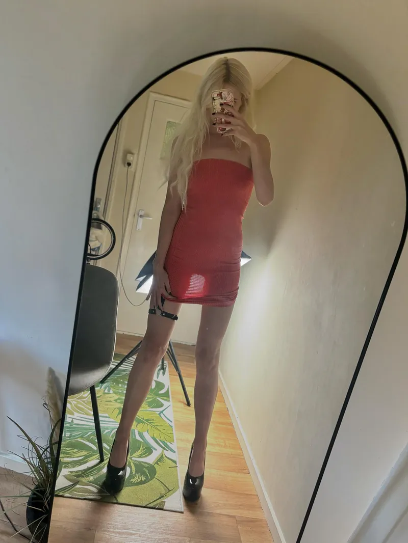 Thumbnail Legs Galore: LanaPeaches__ Unveils Beauty