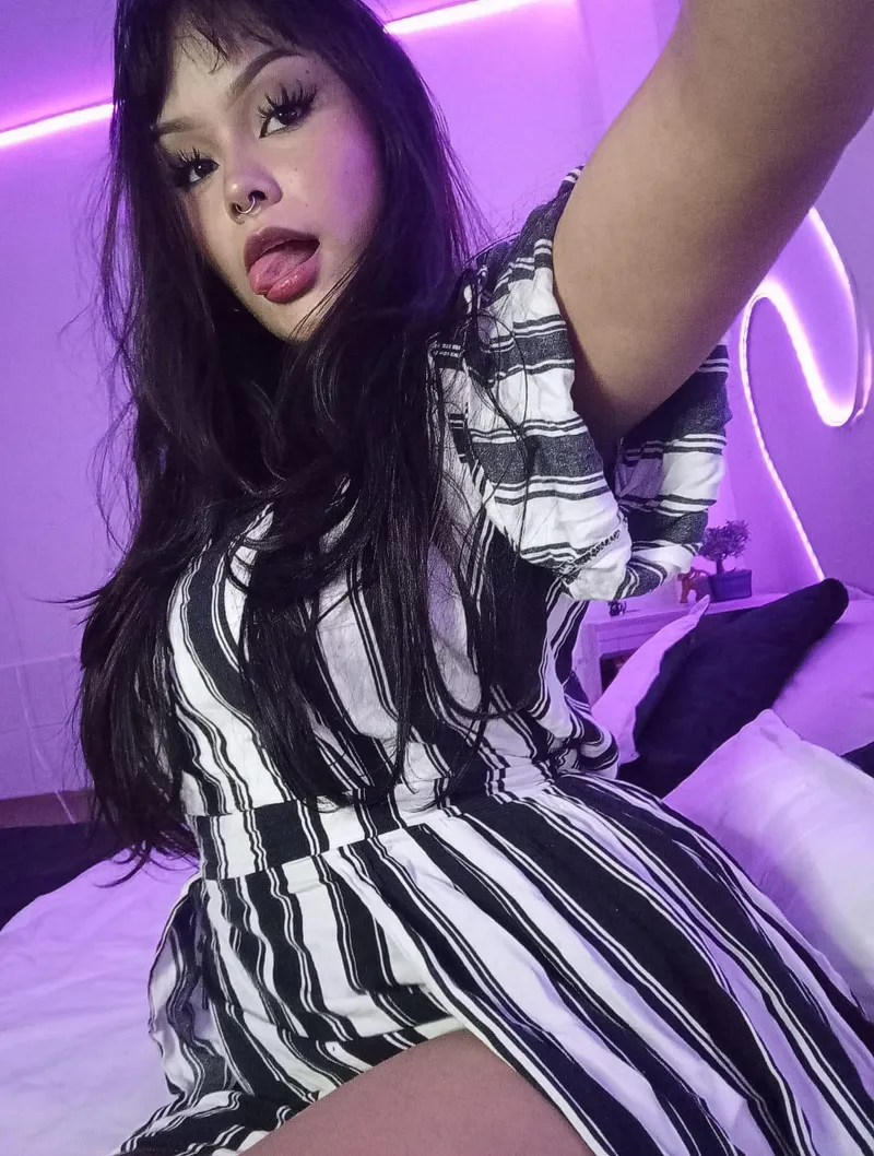 Thumbnail Classy but ready to tease a little by moongirlljaz