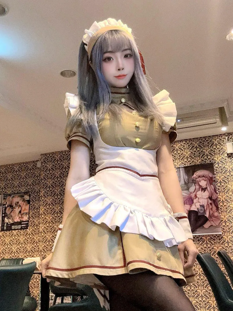 Thumbnail mshoneyberry Teases with a Mysterious French Maid | frenchmaid