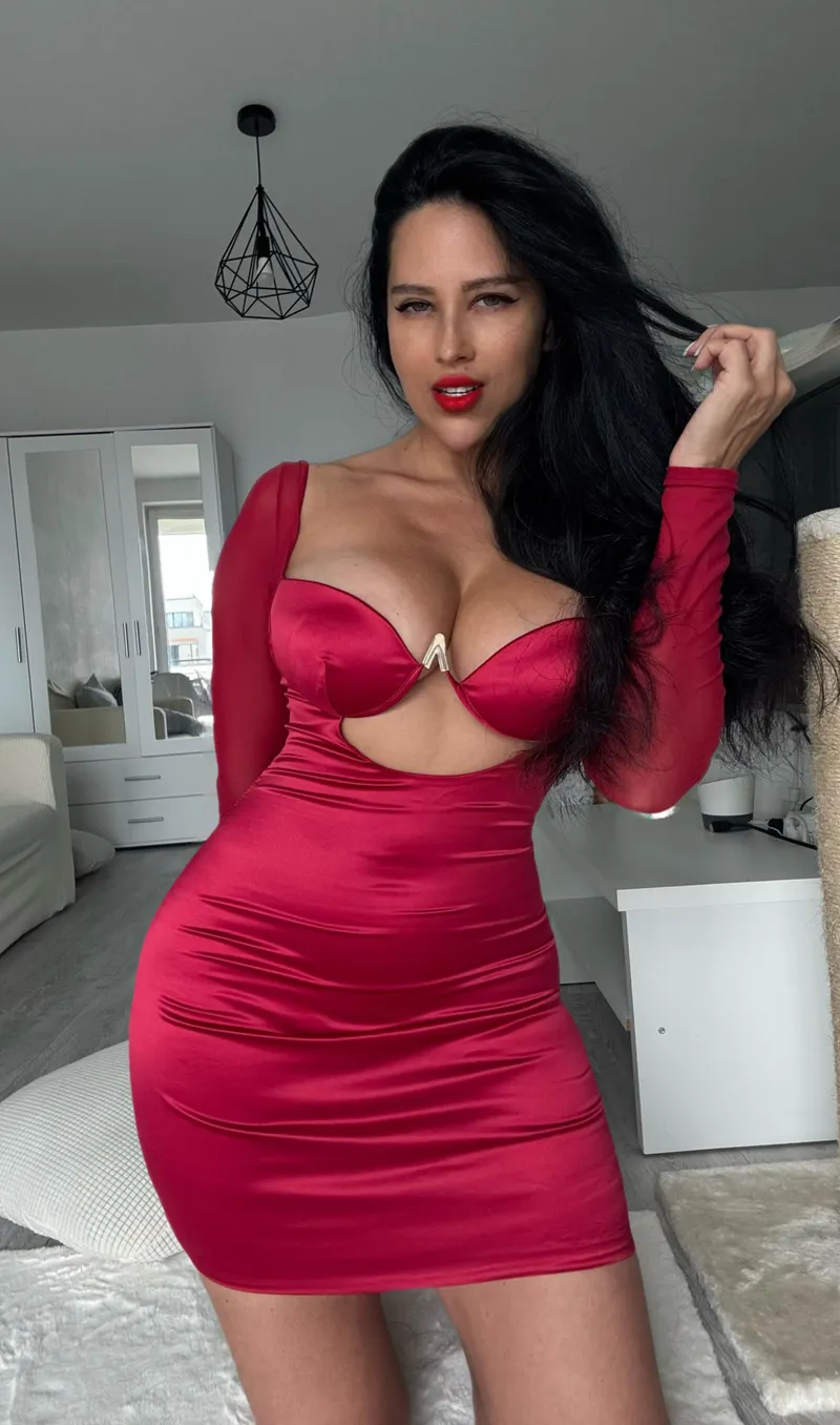 Thumbnail Red Mood Magic with LisaUma: Unleashing Passion