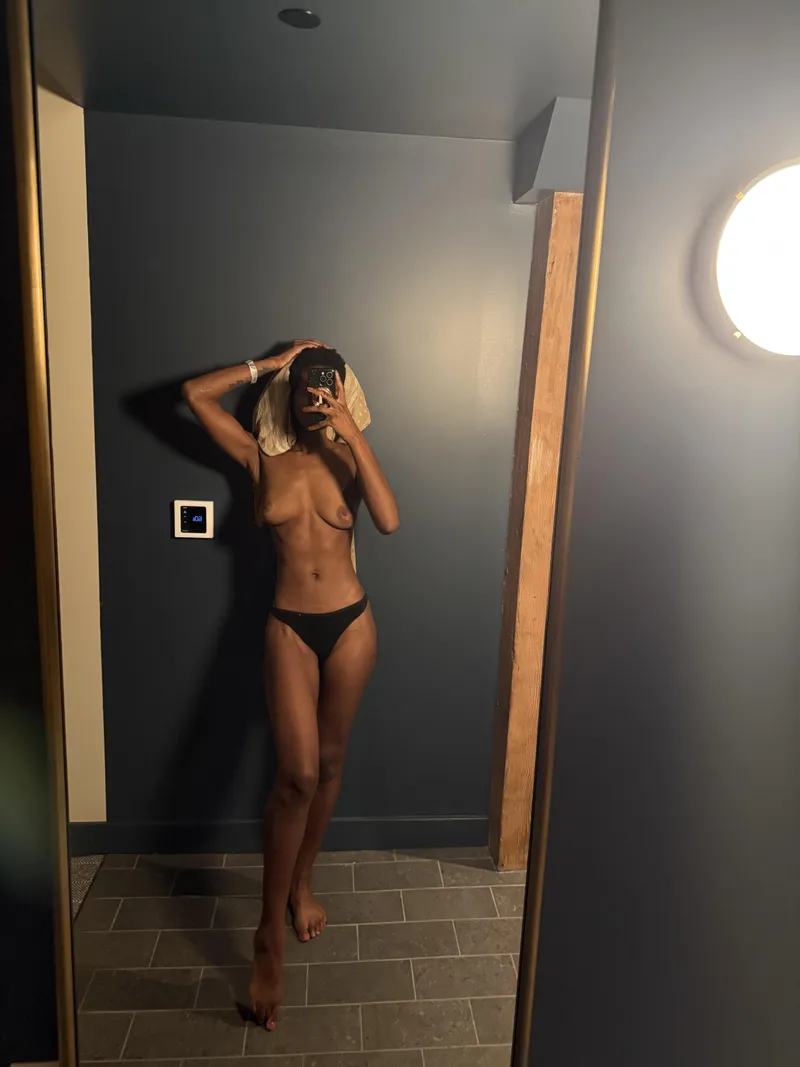 Thumbnail Discover the Petite Beauty with sveltegoddess_
