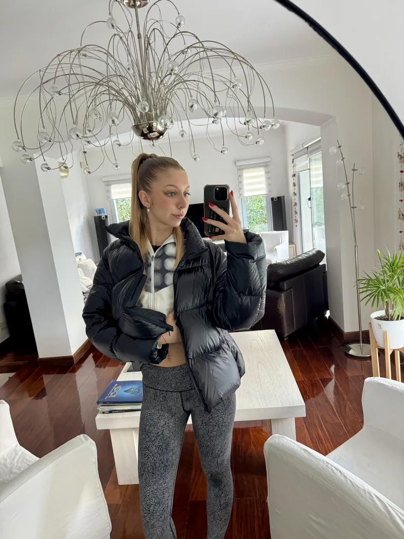 Thumbnail Embracing Confidence: A Love Story with Yoga Pants