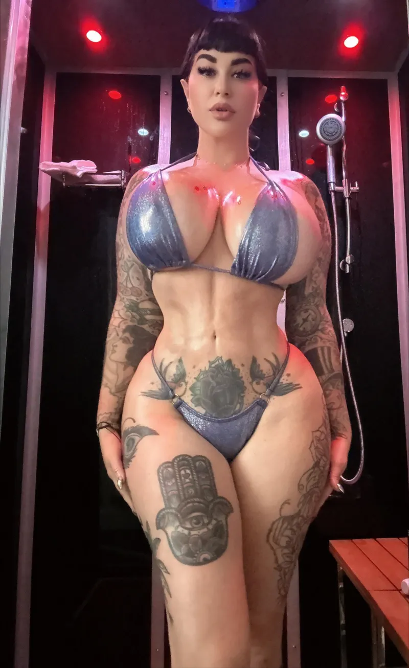 Thumbnail Sensual Display: Reveling in Wet Bimbo Allure | saffronXXsummers