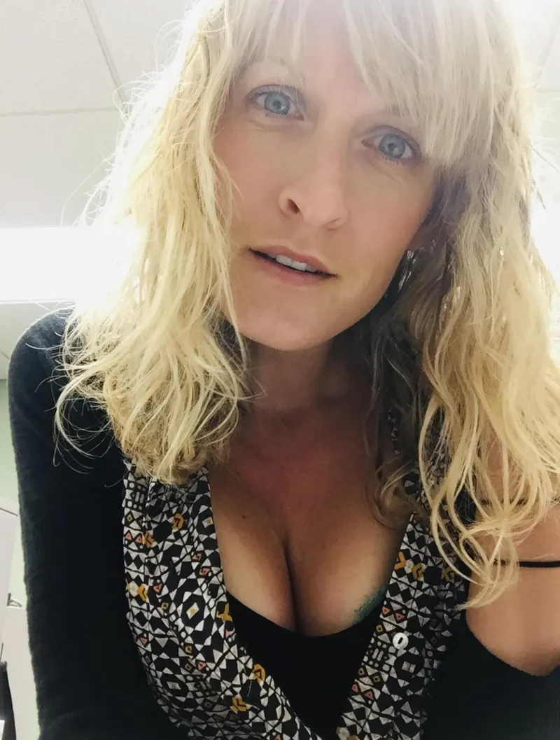 Thumbnail Office Antics: Today is all about 'Busting Out' - By Sierragirly_