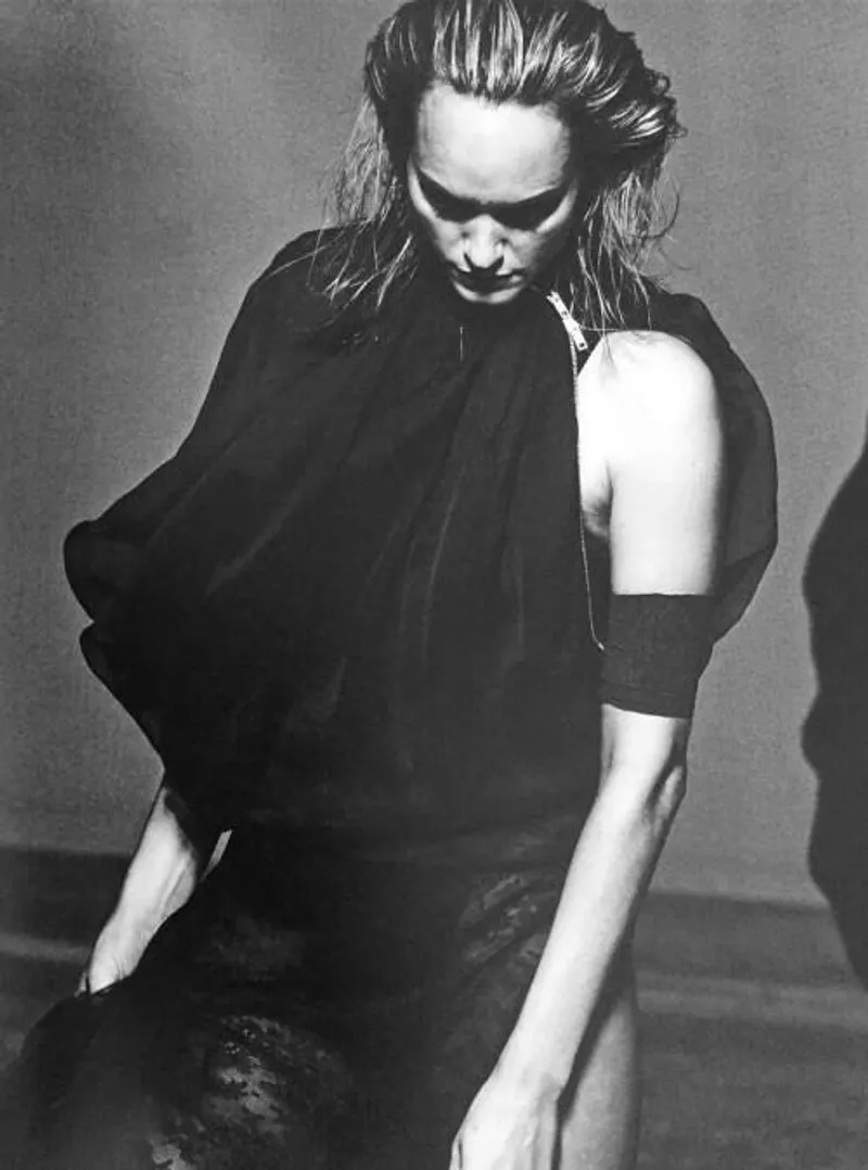 Thumbnail Amber Valletta: Redefining Modeling Standards by bil-sabab | Models