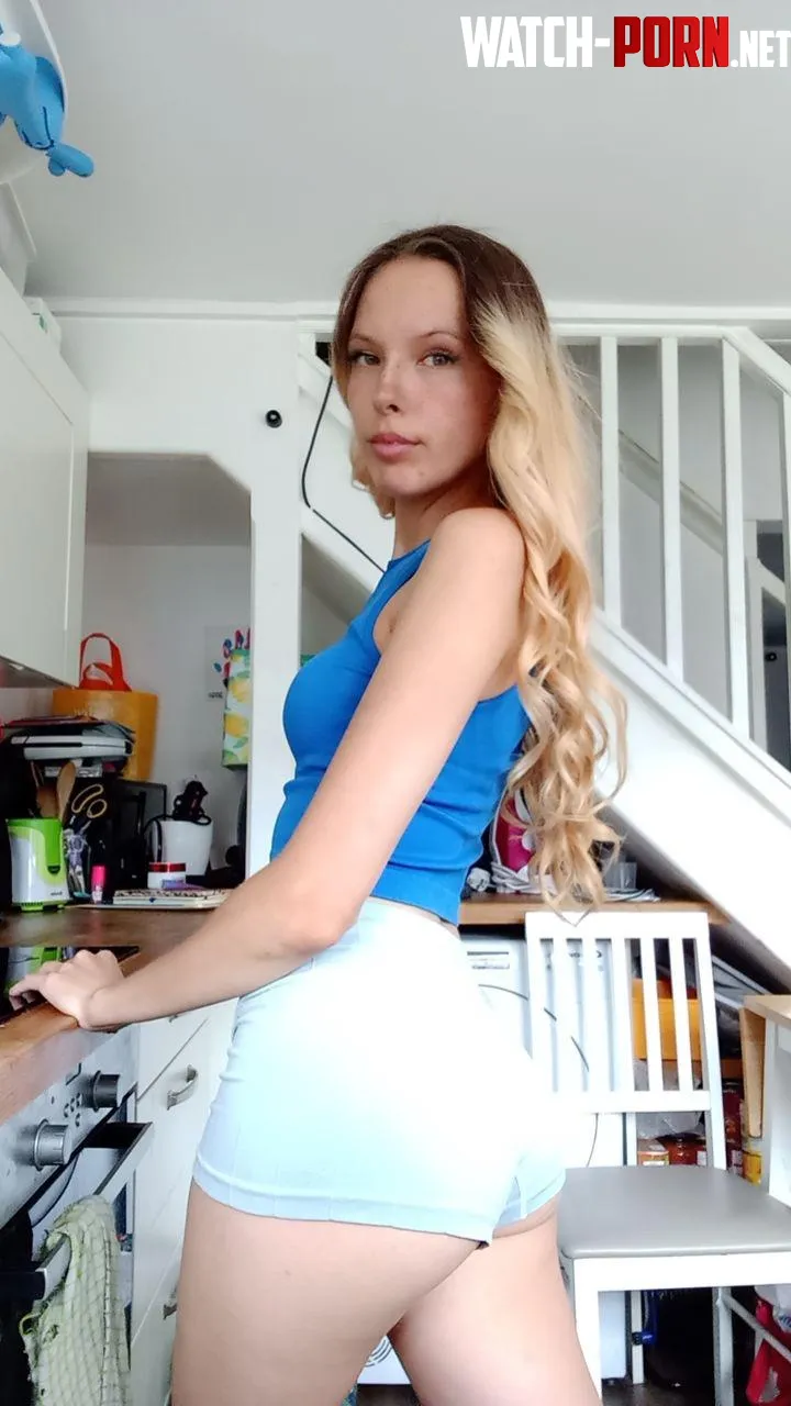 Fav pose by Hott_cake