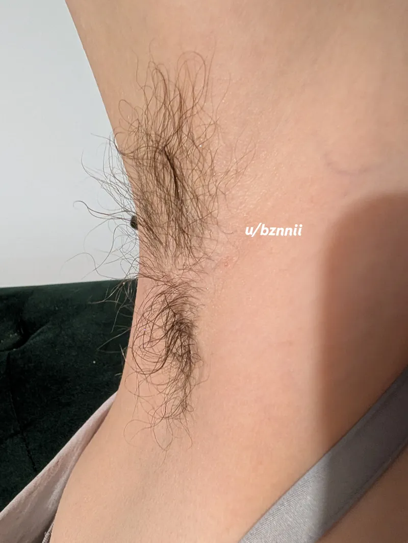 Thumbnail Up Close and Personal: bznnii's Sweaty, Hairy Pits Unveiled