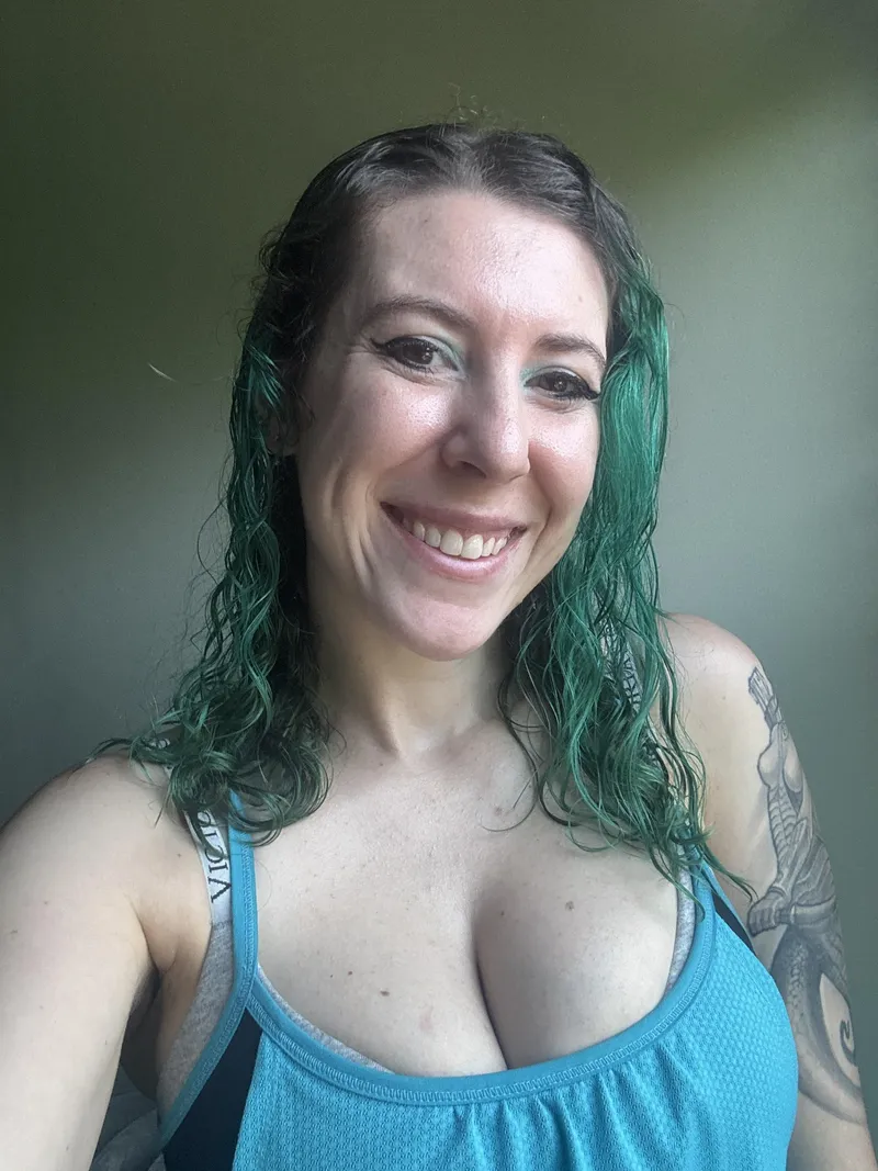 Thumbnail Tight & Tantalizing Cleavage Display by sirenskiss3 | Category: cleavage