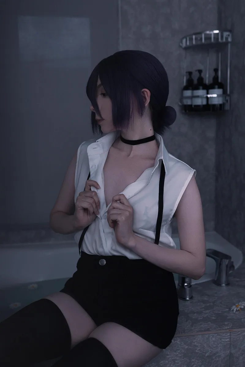 Thumbnail Mesmerizing Reze Cosplay by Tanuki_tyan in NSFWCostumes