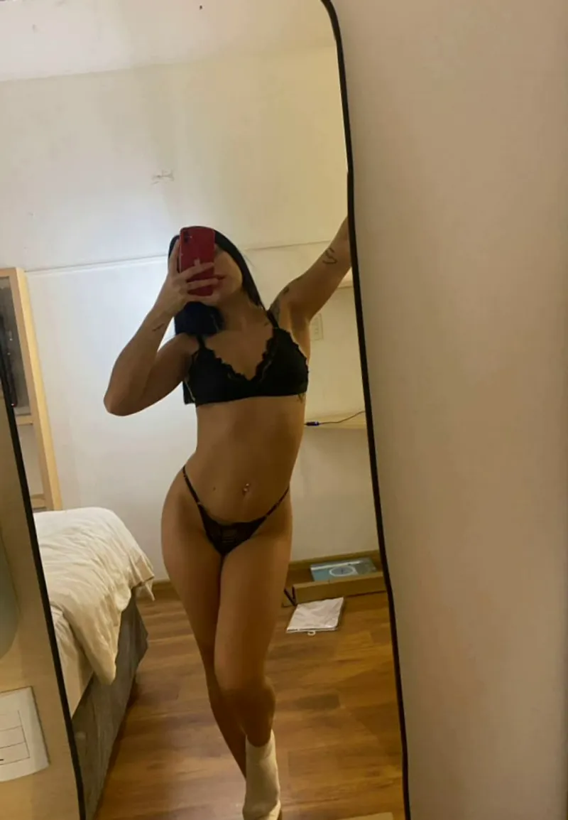 Thumbnail Hungry for More? Softcloudd's MirrorSelfie Enticement