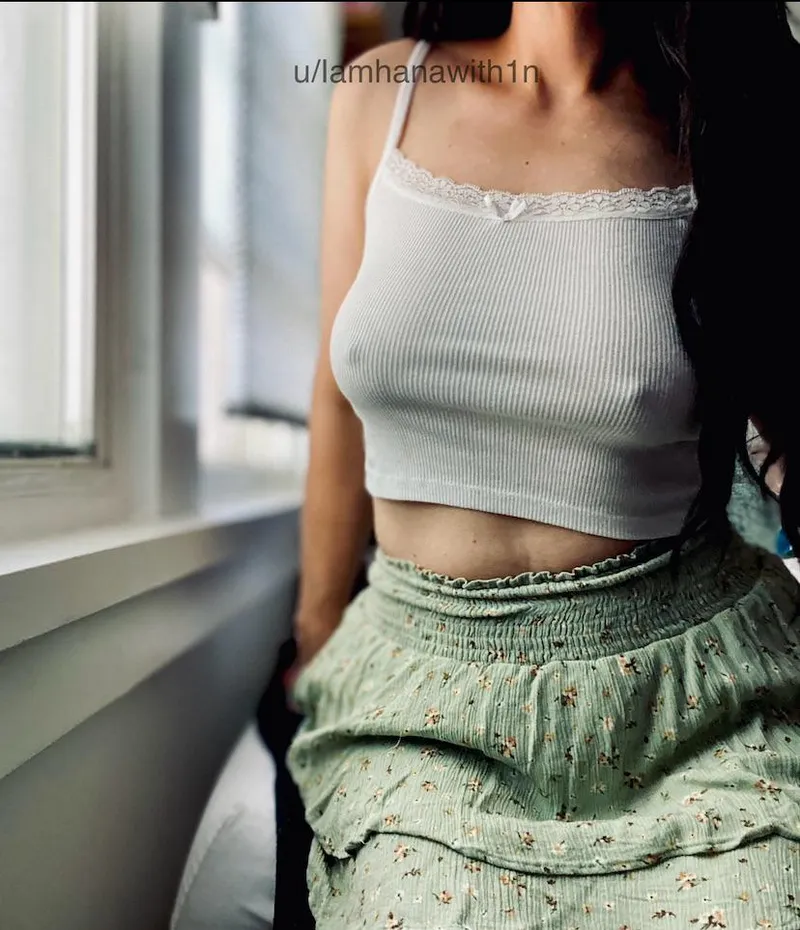 Thumbnail Iamhanawith1n's Breathtaking View - Braless Beauty Captured