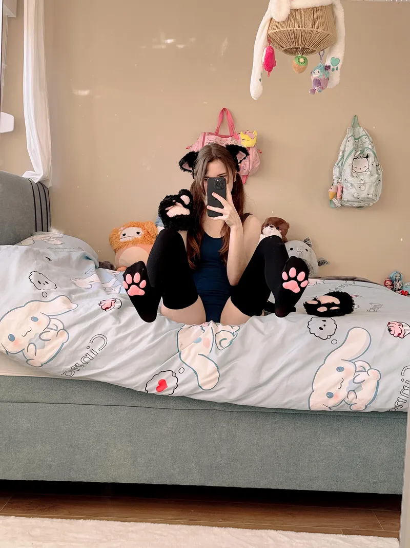 Thumbnail Sweet Petplay: Cuddle Up with babydollKyla's Cute Kitty