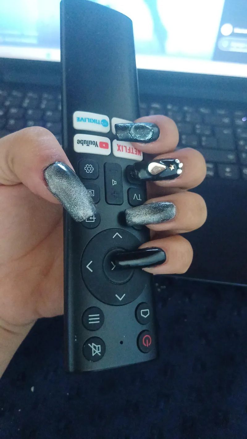 Thumbnail Long and Elegant Nail Love - lolyshons