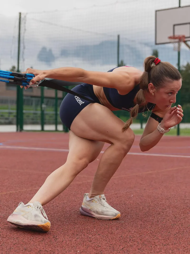 Thumbnail Explore Suzanne Schulting's Athletic Journey | Category: AthleticGirls
