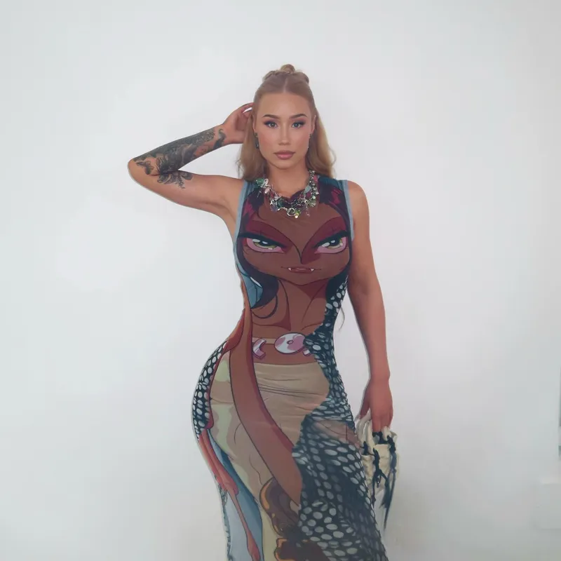 Thumbnail Hip-Hop Frisson: Iggy's Tight Dress Unveiled by Ooperatur