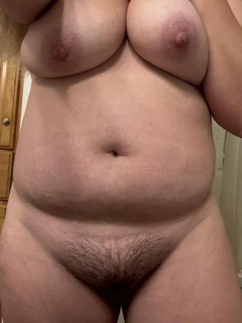 Thumbnail Meet Your Friendly Neighborhood MILF | that_girl_nextdoor1