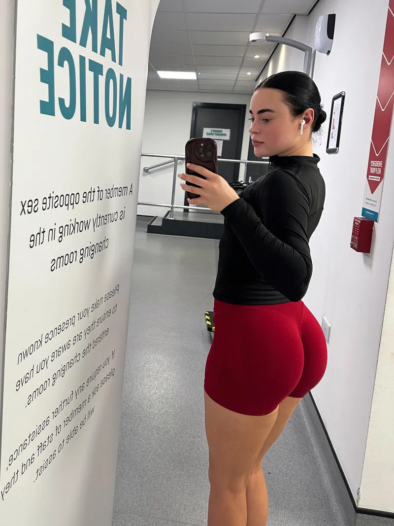 Thumbnail Leg Day Boost: Embracing Yoga Pants Comfort