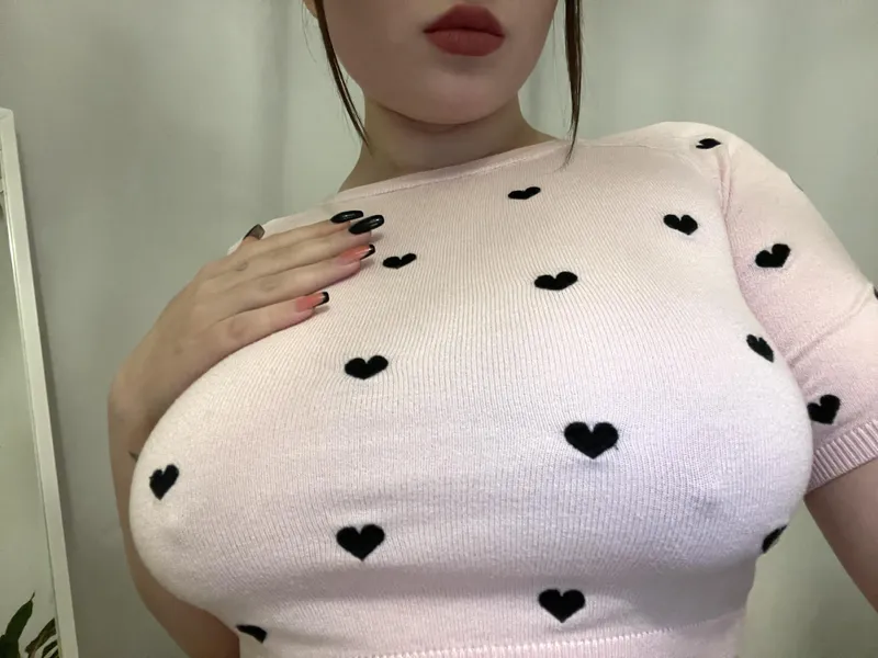 Thumbnail hotsofiax's Braless Legacy - Unapologetically Confident