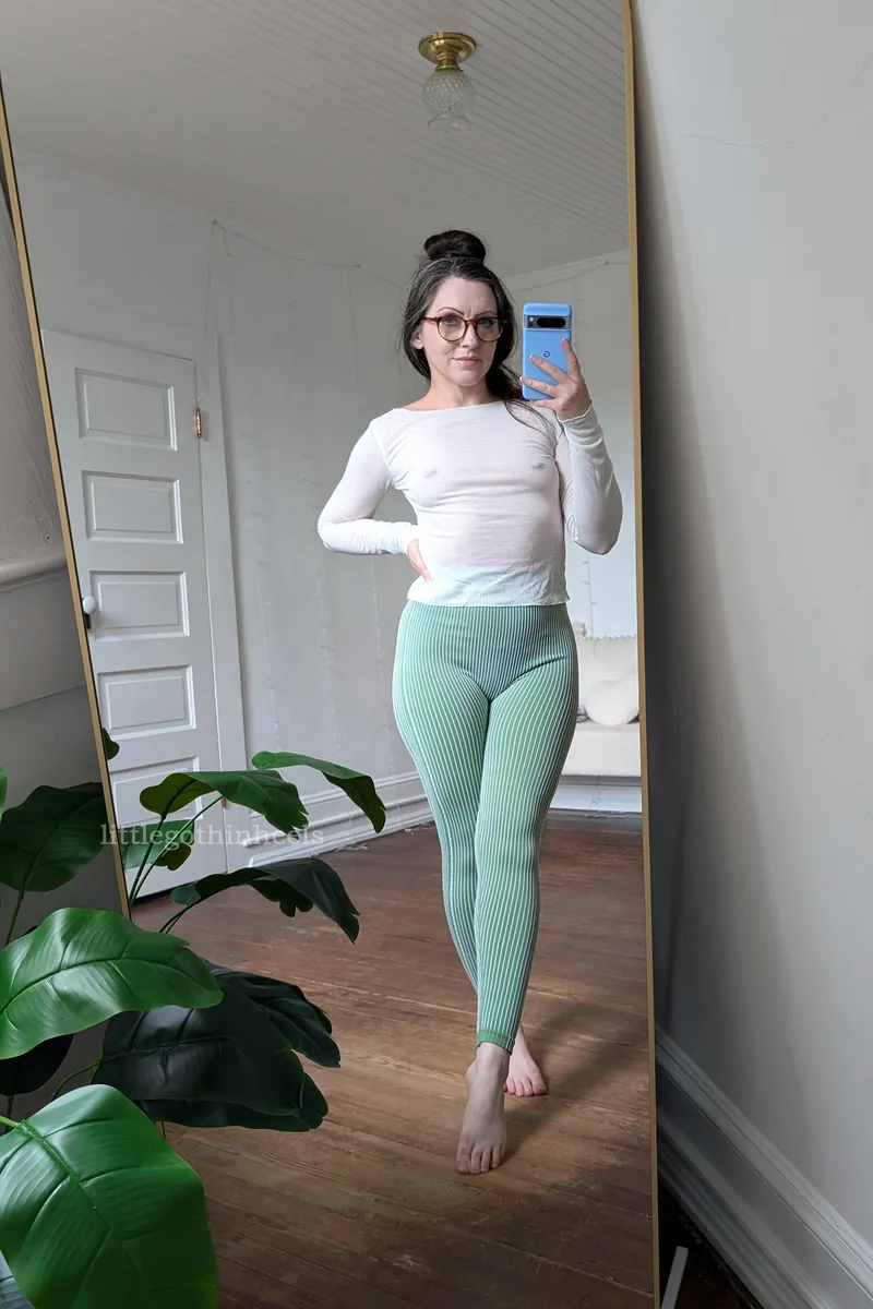 Thumbnail littlegothinheels' Obvious Style: Braless from a Distance