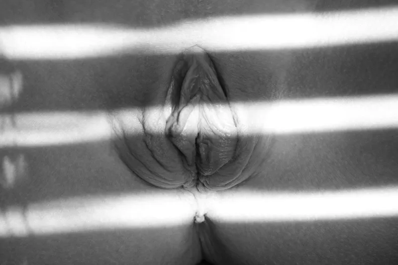 Thumbnail Sun-Striped Sensations: feverishh's Black and White Vibe in LabiaGW