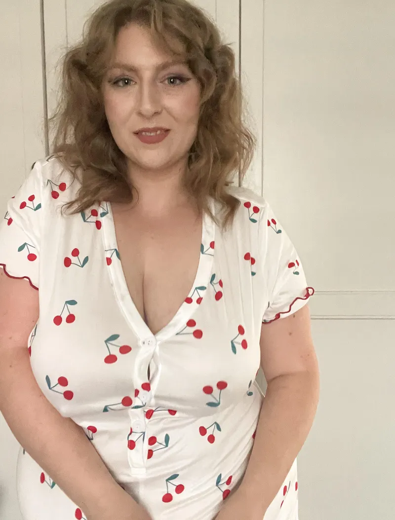 Thumbnail Unveiling the Curvy Brit Next Door: daisybeth1875 | AmateurBrits