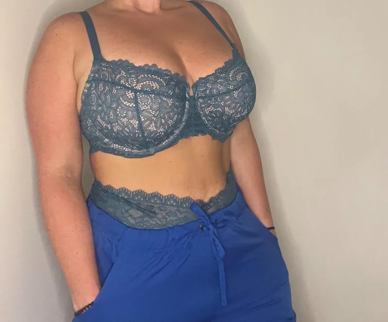 Thumbnail HotwifeNurse18 Gets Ready for a Night Shift in naughtychicks