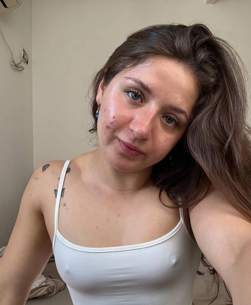 Thumbnail Lovelivee's Convenience Store Visit: A Braless Dilemma