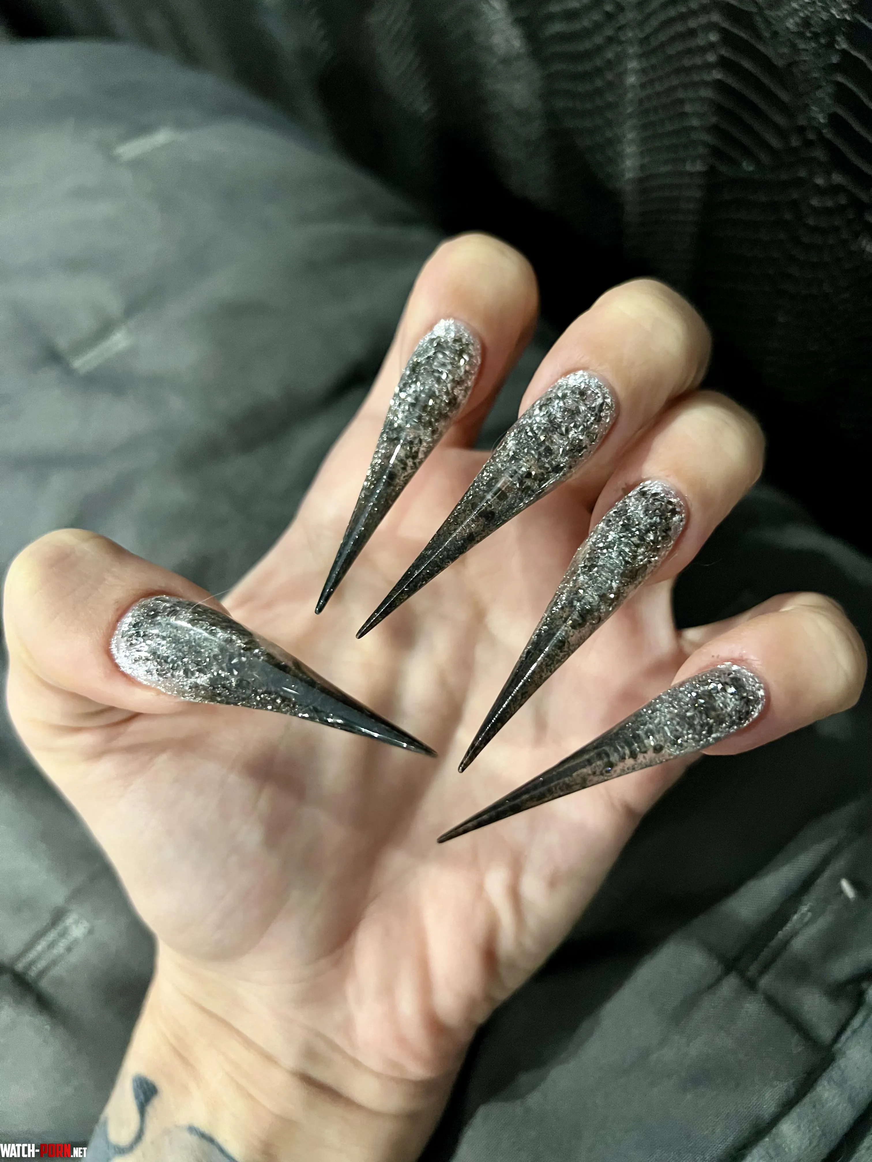 My new claws by Juliadomaina