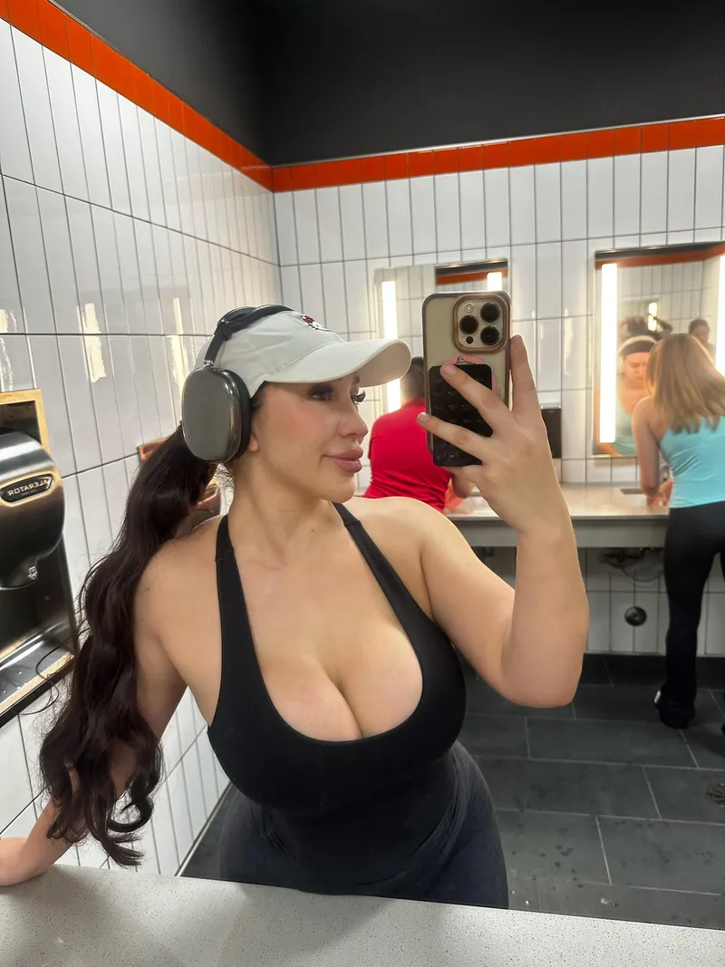 Thumbnail Gym Cleavage Chronicles by YaraYields | cleavage