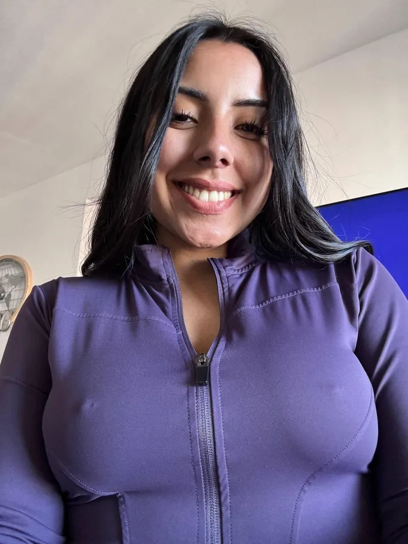Thumbnail CupCakePeachy's Gym Ready Look: Confidence in Bralessness