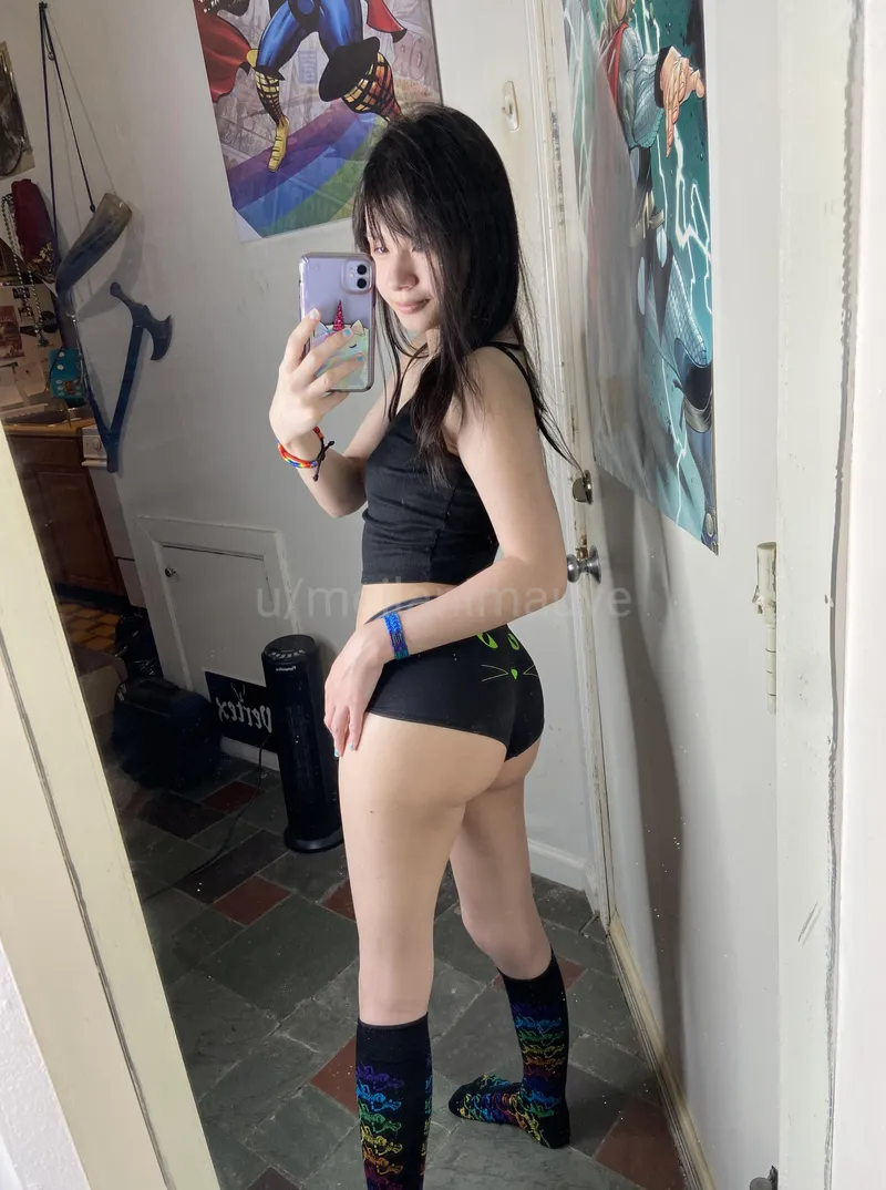 Thumbnail meilanimauve Unveils Sensual Secrets in Her Sleep Wear