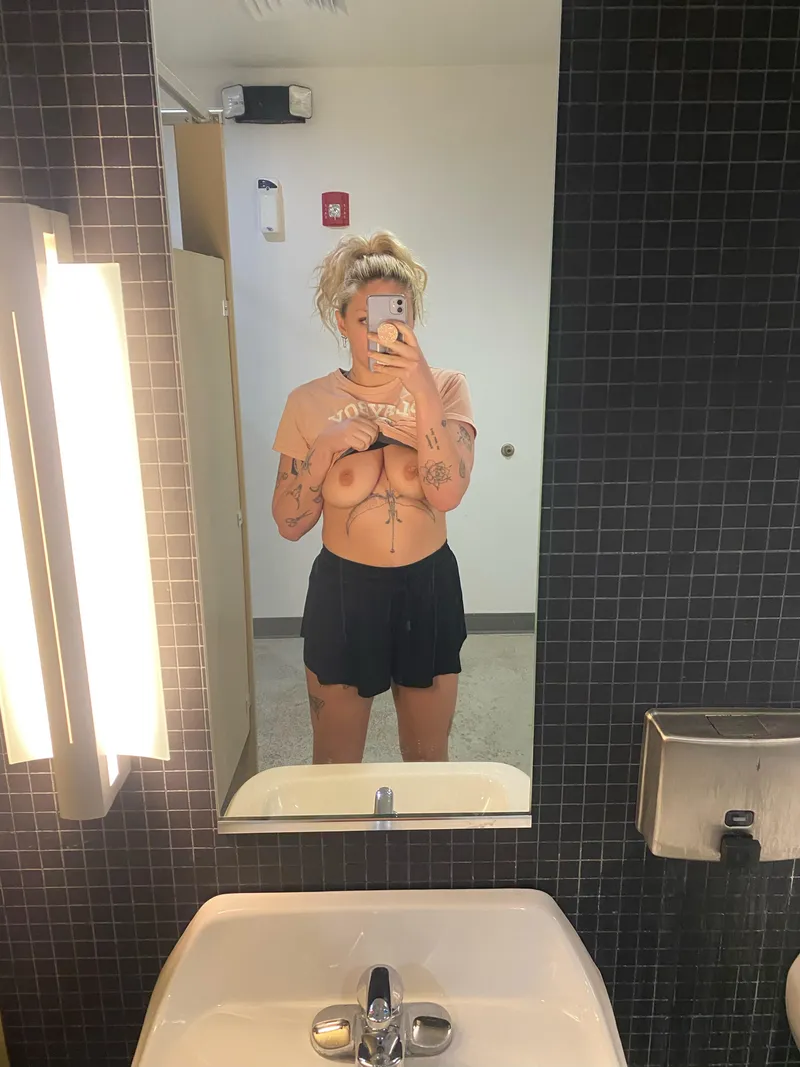 Thumbnail Breaking Taboos: Unleashing Femininity at the Gym | sugardaddydreamgirl