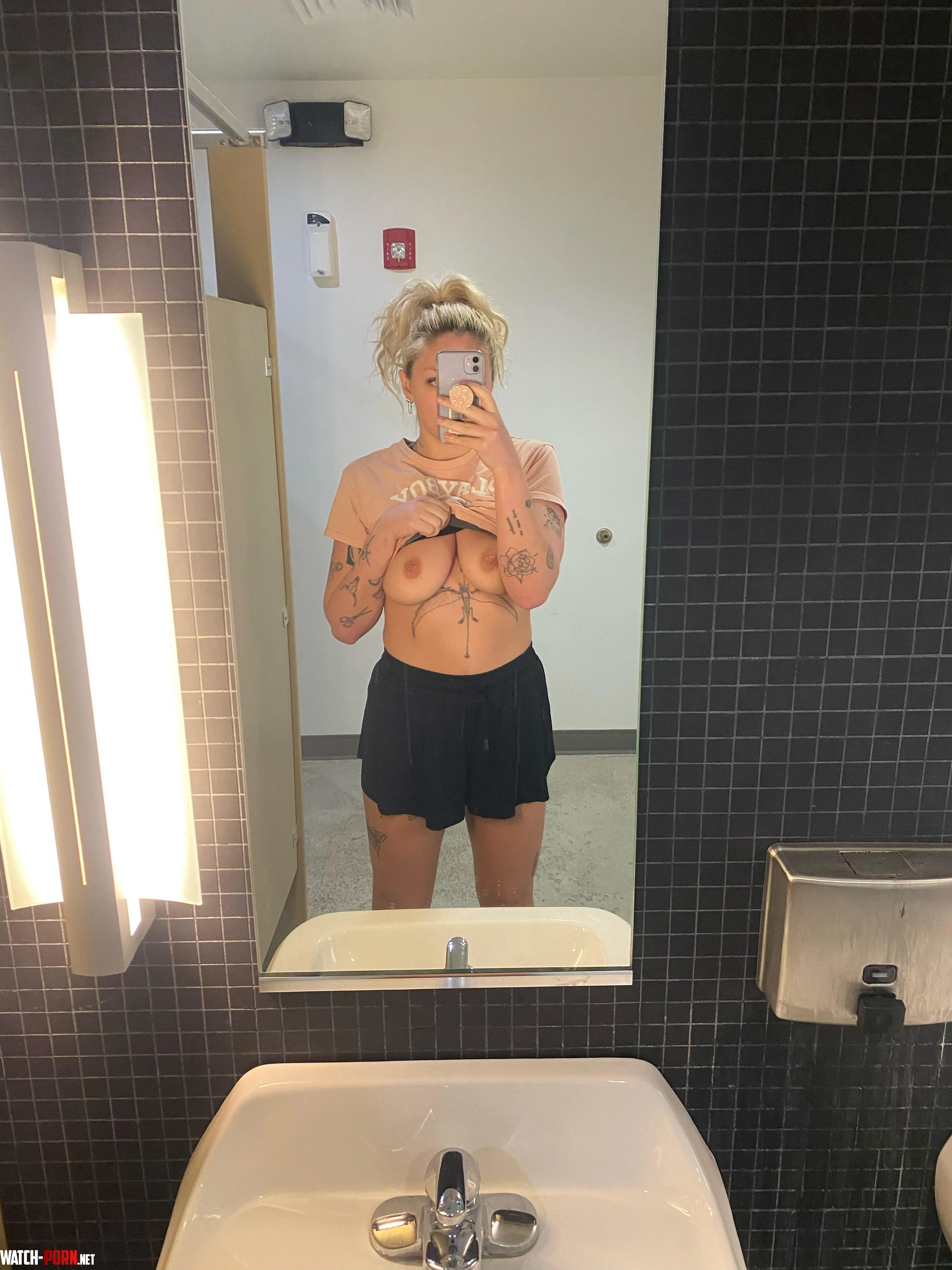 Tits out at the gym by sugardaddydreamgirl