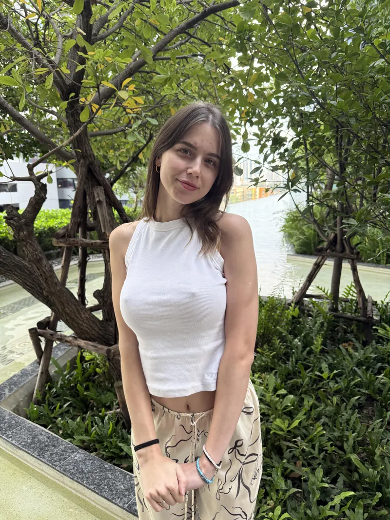 Thumbnail Justacutienere Takes a Break: Enjoying Noon Braless in Style
