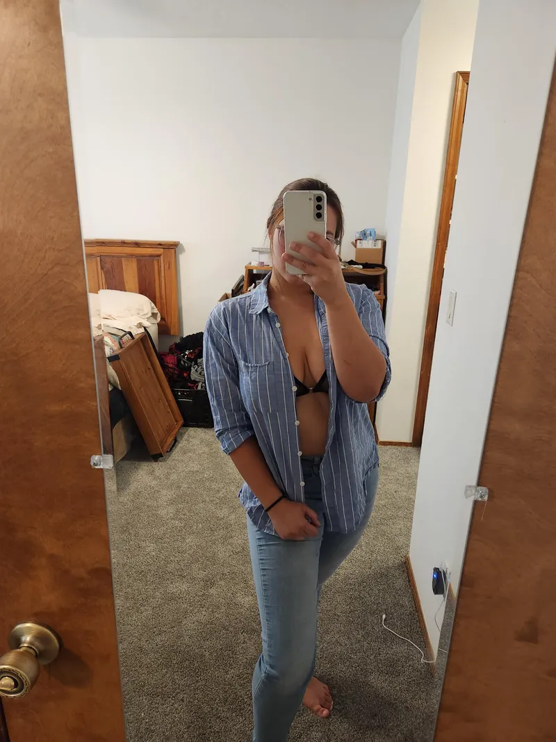 Thumbnail Teasing Cleavage Delights: imsonotaprincess' Captivating Clues