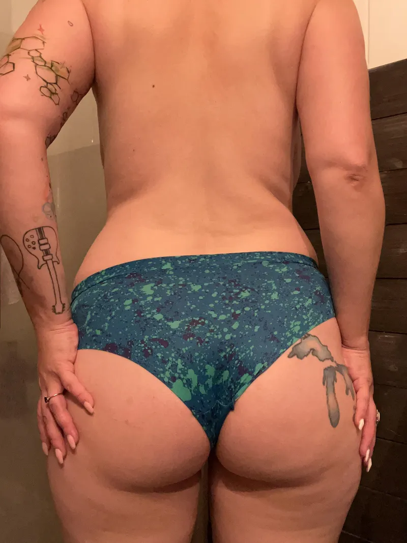 Thumbnail Cheeky Moments with natalienoniche: A Peek into UnderwearGW