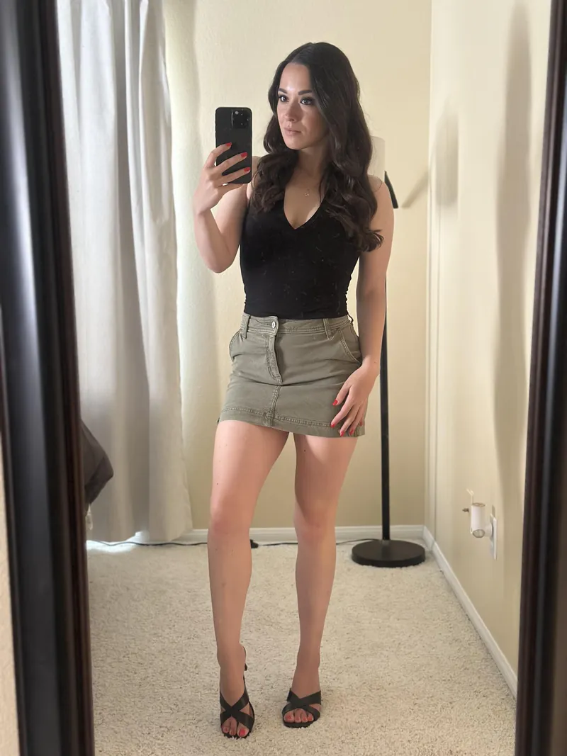 Thumbnail Elegant Dressing with AlanaAraya: A TightDresses Affair