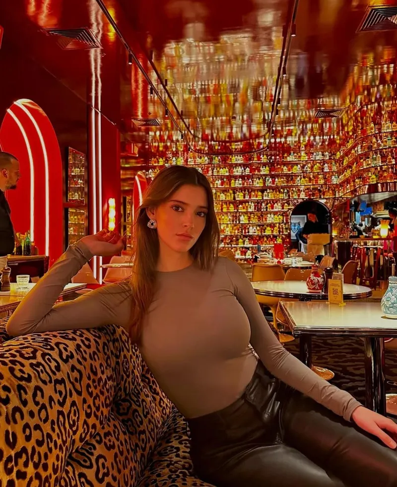 Thumbnail Alee_Ramirezz: Night Out in the Bar | YGWBT