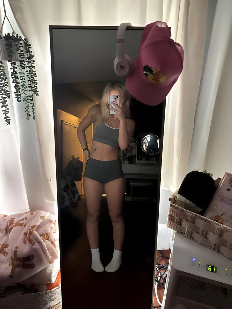 Thumbnail Do You Like My Croptop? Maple-Whisper Shares