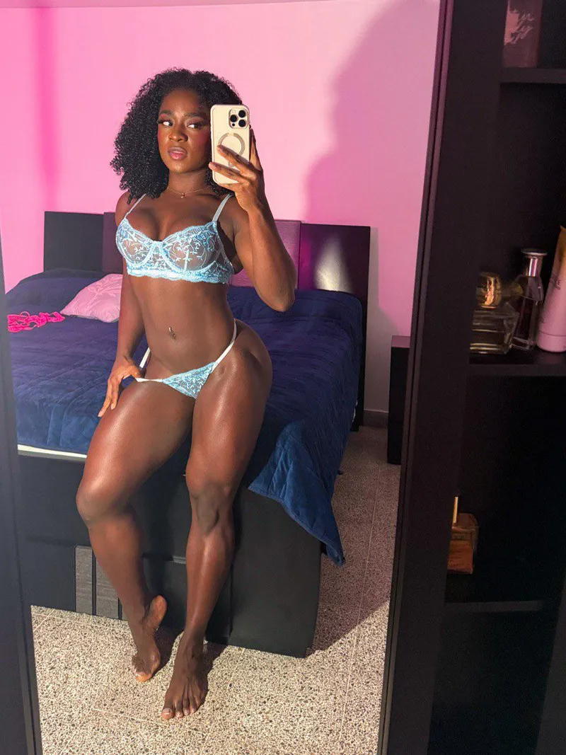 Thumbnail Cloverbendover: Embrace the Strength of Muscle Mommy | FBB NSFW Insights