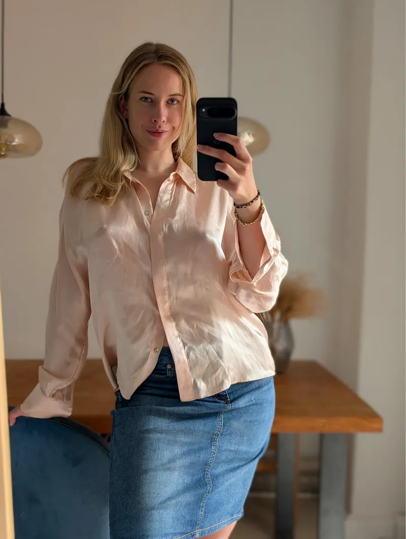 Thumbnail naturalgirl_mel Shines in Pokies and Silk