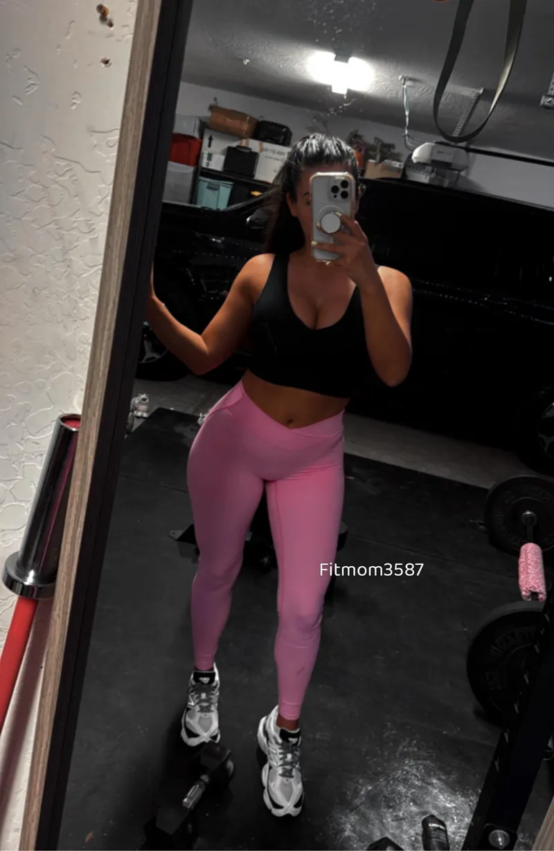 Thumbnail Desiring the Back Story: A Leggings Revelation by fitmom3587