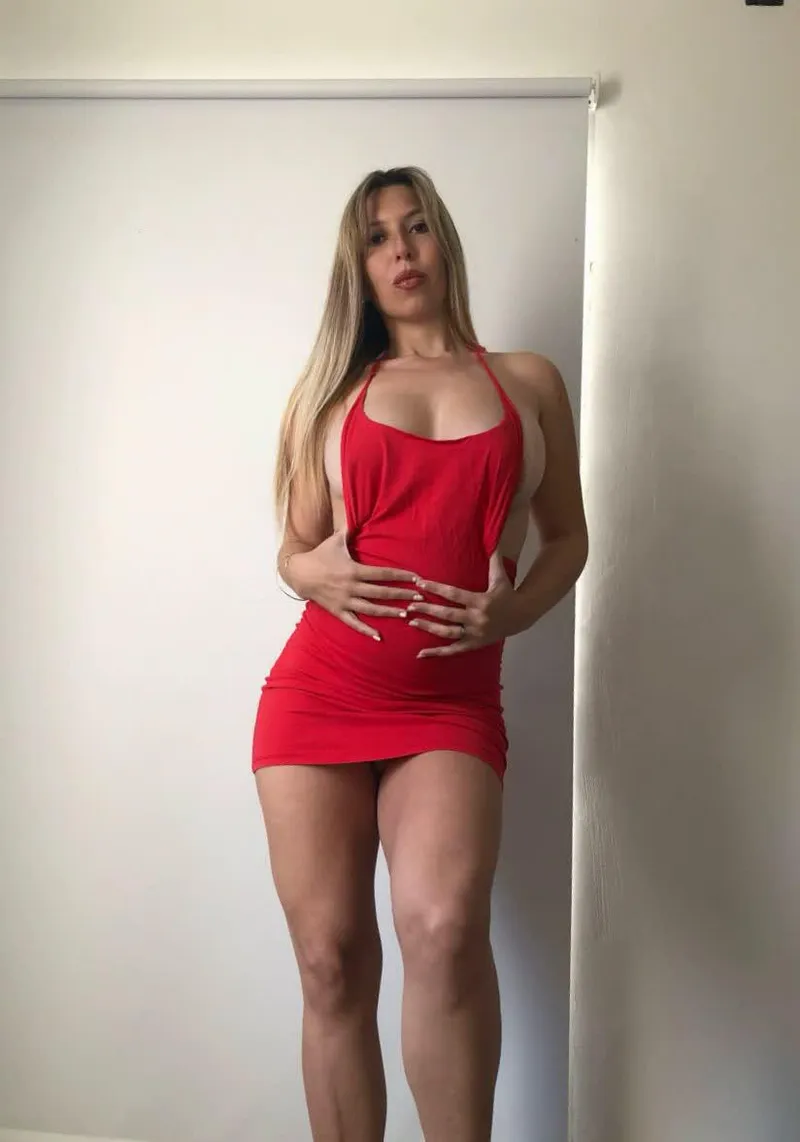 Thumbnail Irresistible Dress Moments: When Bending Over Becomes Tempting | themostlikedprincess