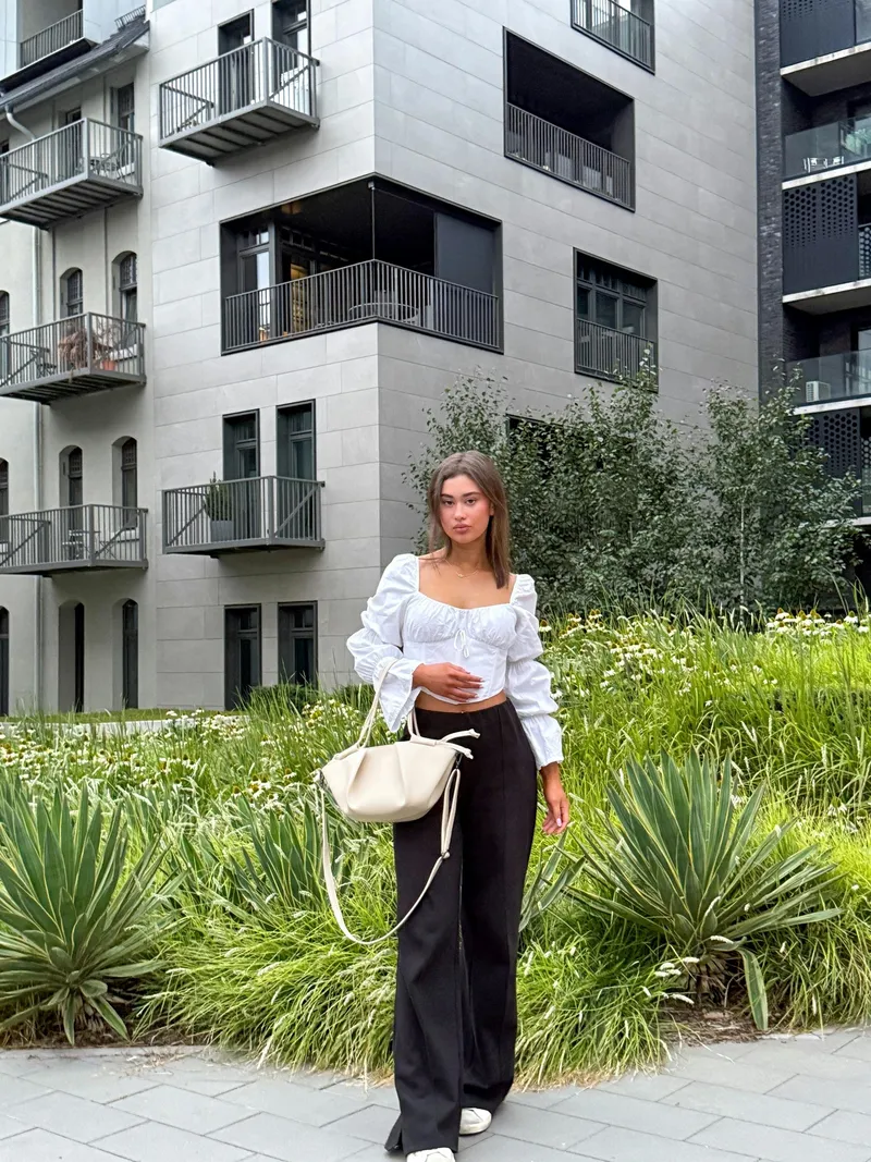 Thumbnail LeahRevine Embraces Love: Fondness for a Stylish Fit