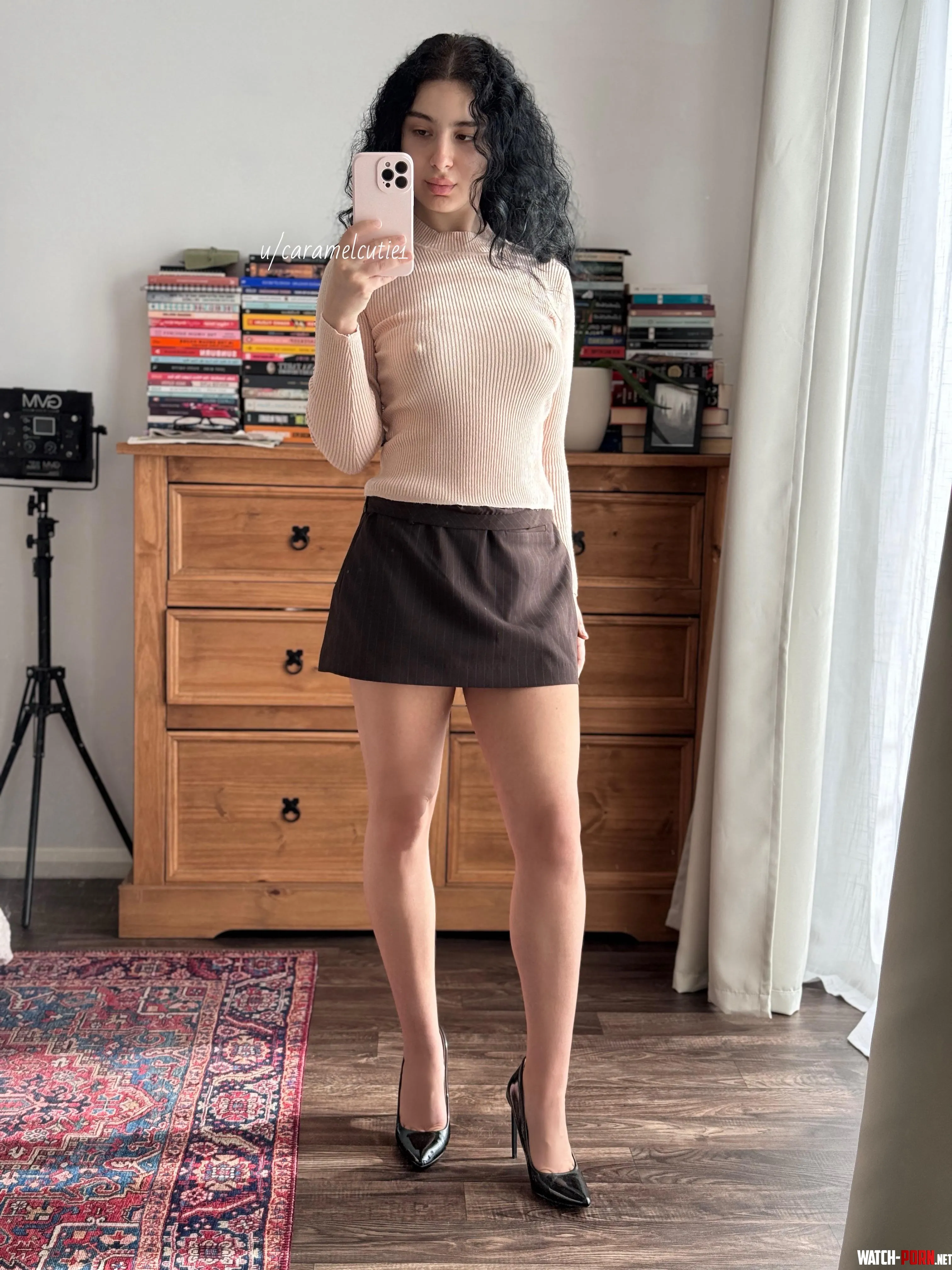 Bare legs in action today by caramelcutie1